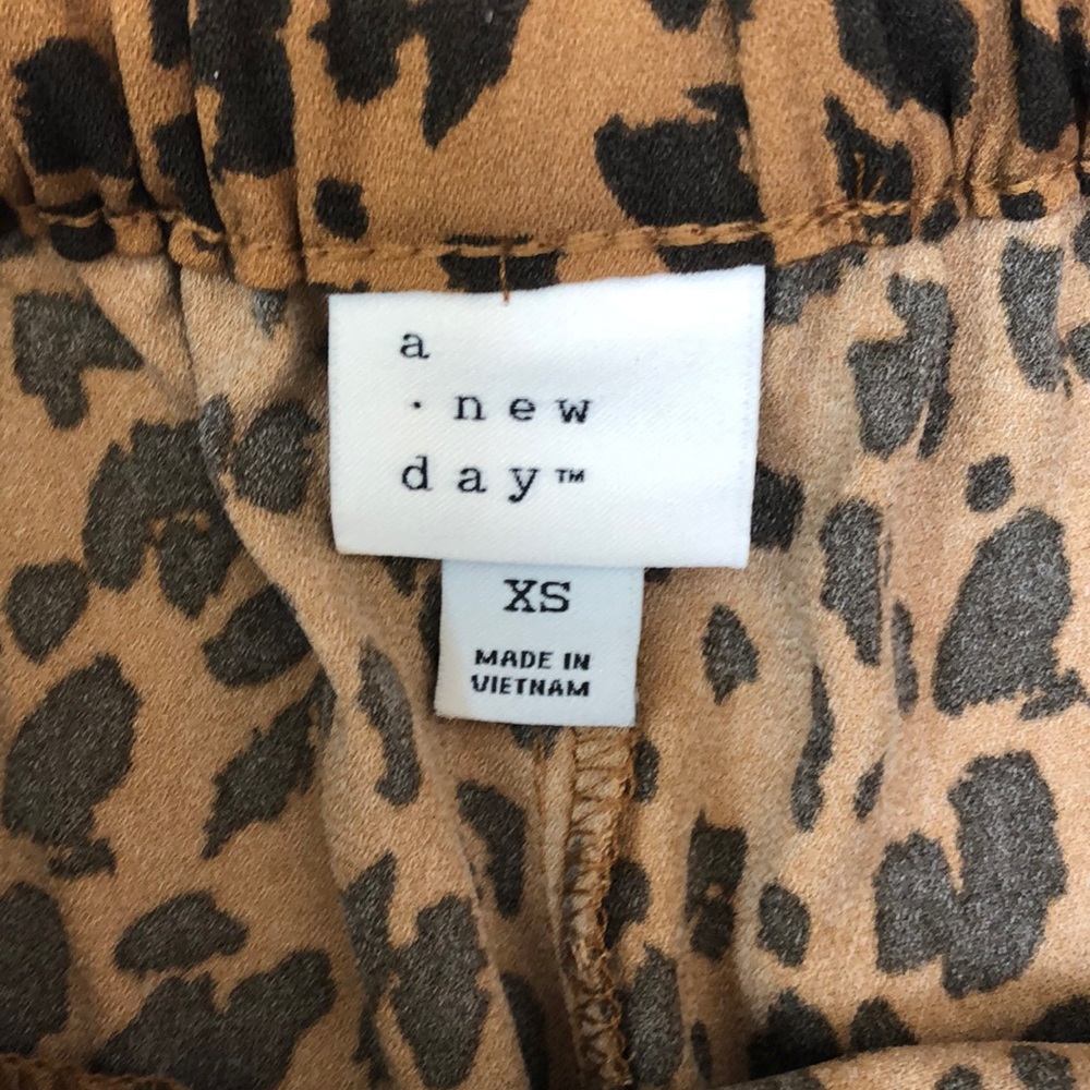 Leopard shorts - Picture 3 of 3